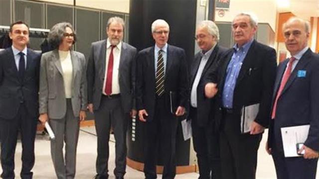 Ευρωκοινοβούλιο: Εκβιάστηκε η Ελλάδα για τα φαρμακεία;